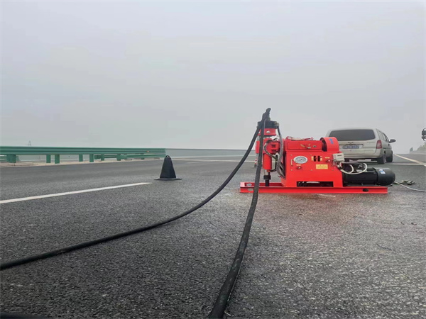 镇安马路路基路面开裂下沉注浆加固灌浆